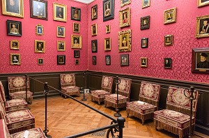 SALLE CLOUET, GALERIE DE PORTRAIT FRANCAIS DES ROIS ET REINES DE FRANCE AU 16 EME SIECLE, MUSEE DE CONDE CREE PAR LE DUC D'AUMALE AU 19 EME SIECLE, LORS DE LA RECONSTRUCTION ET L'AMENAGEMENT DU CHATEAU DE CHANTILLY, OISE (60), FRANCE 