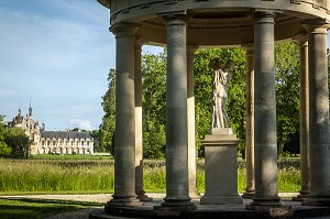 TEMPLE DE VENUS, FOLIE ELEVEE AU 19 EME SIECLE ET ABRITANT UNE COPIE DE VENUS CALLIPYGE, JARDIN ANGLAIS DESSINE SOUS LA RESTAURATION EN 1819, DOMAINE DU CHATEAU DE CHANTILLY, OISE (60), FRANCE 