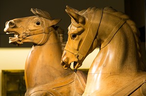 CHEVAL DE MANEGE OU CHEVAUX DE CARROUSEL DE DANIEL C. MIULLER, NOUVEAU MUSEE DU CHEVAL, OUVERT EN 2013, AMENAGE DANS LES GRANDES ECURIES DU DOMAINE DU CHATEAU DE CHANTILLY, OISE (60), FRANCE 