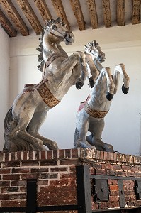 CHEVAUX DE MANEGES CABRES, NOUVEAU MUSEE DU CHEVAL, OUVERT EN 2013, AMENAGE DANS LES GRANDES ECURIES DU DOMAINE DU CHATEAU DE CHANTILLY, OISE (60), FRANCE 