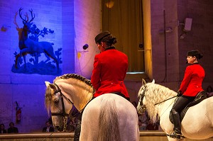 SPECTACLE EQUESTRE SOUS LE DOME DES GRANDES ECURIES, NOUVEAU MUSEE DU CHEVAL, OUVERT EN 2013, ABRITE DANS LES GRANDES ECURIES DU DOMAINE DU CHATEAU DE CHANTILLY, OISE (60), FRANCE 