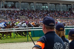 TRIBUNES OFFICIELLES DE L'HIPPODROME DE CHANTILLY, COURSES HIPPIQUES DU PRIX DE DIANE LONGINES 2013, CHANTILLY, OISE (60), FRANCE 