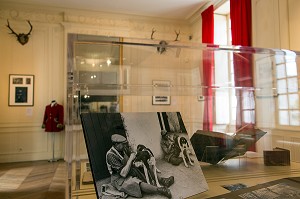 SALLE DES EXPOSITIONS TEMPORAIRES, MUSEE DE LA VENERIE AMENAGE DES 1935 DANS L'ANCIEN PRIEURE SAINT-MAURICE, PARC DU CHATEAU ROYAL, SENLIS, OISE (60), FRANCE 