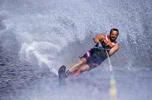 SPORTIF SKI NAUTIQUE, LAC DE RABODANGES, ORNE (61), NORMANDIE, FRANCE 