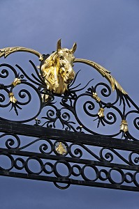 GRILLE D'ENTREE DOREE, HARAS NATIONAL DU PIN, LE PIN AU HARAS, ORNE (61), NORMANDIE, FRANCE 