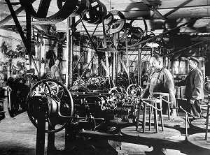 LES OUVRIERS A L'ATELIER DE LA MANUFACTURE, USINE BOHIN, CONSERVATOIRE VIVANT DE L'AIGUILLE ET DE L'EPINGLE, SAINT-SULPICE-SUR-RISLE, ORNE (61), FRANCE, MENTION OBLIGATOIRE: COLLECTION MANUFACTURE BOHIN 