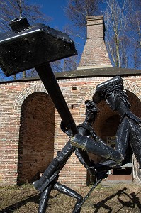 SCULPTURE DE L'ARTISTE JEAN-ALEXANDRE DELATTRE, MUSEE DE LA GROSSE FORGE, AUBE, ORNE (61), FRANCE 