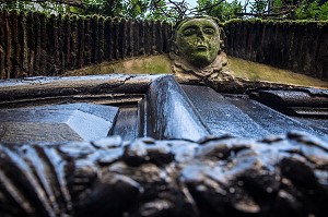 DETAIL SCULPTE EN BOIS DE LA MAISON DITE DE MARIE STUART, L'AIGLE, ORNE (61), FRANCE 