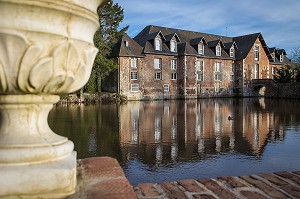 CHATEAU DE LA FERTE-FRESNEL, EDIFIE AU 19 EME SIECLE PAR L'ARCHITECTE STOREZ, LA FERTE-FRESNEL, ORNE (61), BASSE-NORMANDIE, FRANCE 