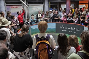 LE COIN DES EXPERIENCES, ANIMATIONS ET ATELIERS POUR ENFANTS, PARC D'ATTRACTIONS VULCANIA, SAINT-OURS-LES ROCHES, PUY-DE-DOME (63), FRANCE 