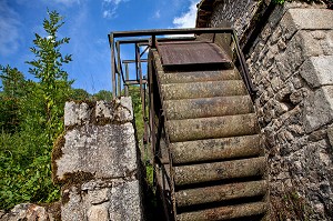 LA ROUE DU MOULIN A PAPIER RICHARD DE BAS, MUSEE HISTORIQUE DU PAPIER, AMBERT, PUY-DE-DOME (63), FRANCE 