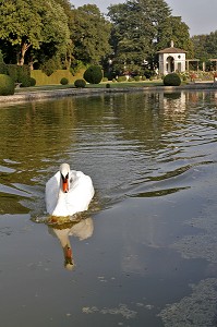 JARDIN DE LA VILLA ARNAGA, CELEBRE DEMEURE D'EDMOND ROSTAND, CAMBO-LES-BAINS, PYRENEES ATLANTIQUES, (64), FRANCE PAYS BASQUE, COTE BASQUE 