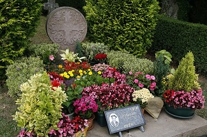 TOMBE DU CHANTEUR LUIS MARIANO, CIMETIERE D'ARCANGUES, ARCANGUES, PAYS BASQUE, COTE BASQUE, PYRENEES-ATLANTIQUE (64), FRANCE 