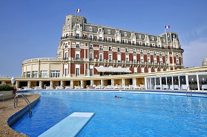 PISCINE ET  HOTEL DU PALAIS, PAYS BASQUE, COTE BASQUE, BIARRITZ, PYRENEES-ATLANTIQUE (64), FRANCE 