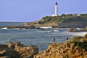 FRONT DE MER ET PHARE, BIARRITZ, PAYS BASQUE, COTE BASQUE, BIARRITZ, PYRENEES-ATLANTIQUE (64), FRANCE 