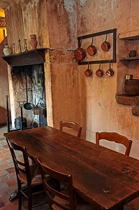 CUISINE DE LA MAISON BALAGUE QUI ABRITE LE MUSEE BERNADOTTE, UN DES DERNIERS EXEMPLES DE L'ARCHITECTURE BEARNAISE DU XVIIIEME SIECLE, PAU, PYRENEES ATLANTIQUES (64), AQUITAINE, FRANCE 
