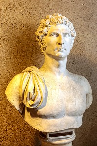 BUSTE A LA ROMAINE DU GENERAL JEAN-BAPTISTE JULES BERNADOTTE (1763-1844), SCULPTURE PAR GIUSEPPE CERACCHI, MUSEE BERNADOTTE, PAU, PYRENEES ATLANTIQUES (64), AQUITAINE, FRANCE 