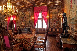 GRAND SALON DE RECEPTION AVEC LA STATUE EN BRONZE DE HENRI IV, CHATEAU DE PAU OU NAQUIT EN 1553 HENRI IV, PYRENEES ATLANTIQUES (64), AQUITAINE, FRANCE 