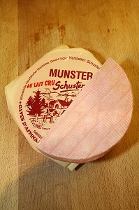 MUNSTER FERMIER, FROMAGERIE AU VIEUX GOURMET, STRASBOURG, BAS RHIN (67), ALSACE, FRANCE, EUROPE 