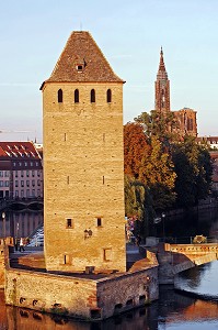 PONTS COUVERTS ET CATHEDRALE, STRASBOURG, BAS RHIN (67), ALSACE, FRANCE, EUROPE 