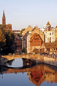 PONTS COUVERTS ET CATHEDRALE, STRASBOURG, BAS RHIN (67), ALSACE, FRANCE, EUROPE 