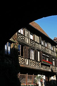 COUR FASTINGER, OBERNAI, BAS RHIN (67), ALSACE, FRANCE, EUROPE 