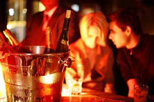 BAR, BOITE DE NUIT, LA PASSERELLE, STRASBOURG, BAS RHIN (67), ALSACE, FRANCE, EUROPE 