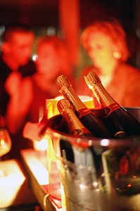 BAR, BOITE DE NUIT, LA PASSERELLE, STRASBOURG, BAS RHIN (67), ALSACE, FRANCE, EUROPE 