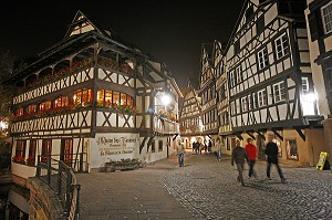 MAISON DES TANNEURS, QUARTIER DE LA PETITE FRANCE,  STRASBOURG, BAS RHIN (67), ALSACE, FRANCE, EUROPE 