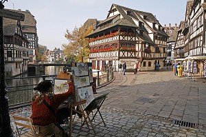 MAISON DES TANNEURS, RIVES DE L'ILL, QUARTIER DE LA PETITE FRANCE, CATHEDRALE DE STRASBOURG, STRASBOURG, BAS RHIN (67), ALSACE, FRANCE, EUROPE 