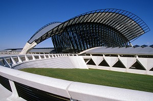 AREOPORT DE LYON-SAINT-EXUPERY ET GARE TGV PAR L'ARCHITECTE SANTIAGO CALATRAVA, LYON, RHONE (69), FRANCE 