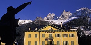CASINO SUR LA PLACE, CHAMONIX, MASSIF DU MONT-BLANC, HAUTE-SAVOIE (74), FRANCE 