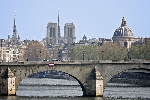 PONT ROYAL, PALAIS DE L'INSTITUT DE FRANCE, CATHEDRALE NOTRE DAME DE PARIS, SAINTE CHAPELLE, PARIS, FRANCE