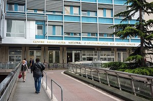 ENTREE DU CENTRE HOSPITALIER NATIONAL D'OPHTALMOLOGIE DES QUINZE-VINGT, HOPITAL DES 15-20, RUE DE CHARENTON, 12EME ARRONDISSEMENT, PARIS, FRANCE 