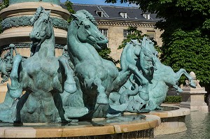 FONTAINE AUX CHEVAUX CABRES, LES QUATRES PARTIES DU MONDE, JARDIN DU LUXEMBOURG, 6EME ARRONDISSEMENT, PARIS, FRANCE 