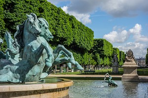 FONTAINE AUX CHEVAUX CABRES, LES QUATRES PARTIES DU MONDE, JARDIN DU LUXEMBOURG, 6EME ARRONDISSEMENT, PARIS, FRANCE 