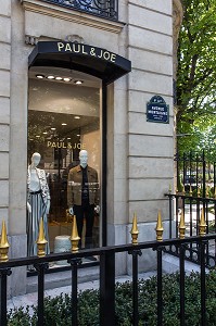 VITRINE PAUL & JOE, AVENUE MONTAIGNE, 8EME ARRONDISSEMENT, PARIS, FRANCE 