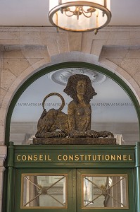 ENTREE DU CONSEIL CONSTITUTIONNEL SOUS LES ARCADES DU PALAIS ROYAL, RUE DE MONTPENSIER, 1ER ARRONDISSEMENT, PARIS, FRANCE 