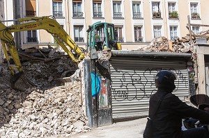 TRAVAUX RUE DES MARTYRS, 18 EME ARRONDISSEMENT, PARIS, FRANCE 