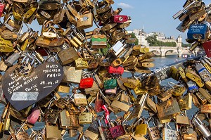 LES CADENAS DU PONT DES ARTS, QUAI DU LOUVRE, PARIS (75), FRANCE 