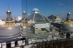 VUE SUR LES TOITS DE PARIS DEPUIS LA TERRASSE DU PRINTEMPS, PANORAMA SUR LA VILLE, LES GRANDS MAGASINS, PARIS (75), FRANCE 