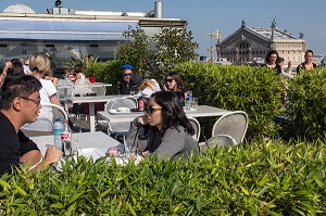 TERRASSE SUR LES TOITS DE PARIS DU PRINTEMPS, PANORAMA SUR LA VILLE, LES GRANDS MAGASINS, PARIS (75), FRANCE 