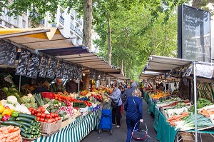 MARCHE BIOLOGIQUE ET TRADITIONNEL DU BOULEVARD RASPAIL, PARIS (75), FRANCE 