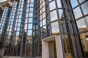 IMMEUBLE DE LA PLACE DE LA CATALOGNE CONSTRUIT PAR L'ARCHITECTE RICARDO BOFILL, PARIS 14 EME, FRANCE 