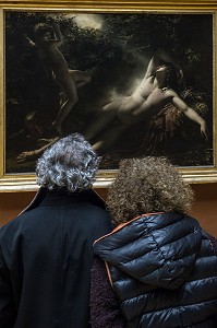 COUPLE DE VISITEURS DEVANT ENDYMION, EFFET DE LUNE DIT AUSSI LE SOMMEIL D'ENDYMION, ANNE-LOUIS GIRODET DE ROUSSY-TRIOSON, MUSEE DU LOUVRE, PARIS (75), FRANCE 