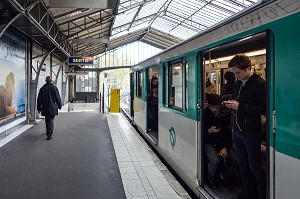 STATION DE METRO CORSIVART, 13 EME ARRONDISSEMENT, PARIS (75), FRANCE 