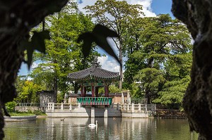 JARDIN COREEN DE SEOUL OFFERT PAR LA CAPITALE COREENNE EN 2002 POUR CELEBRER L'AMITIE ENTRE LES DEUX VILLES, JARDIN D'ACCLIMATATION DANS LE BOIS DE BOULOGNE, PARIS (75), FRANCE 