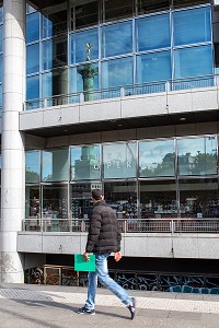 FACADE DE L'OPERA BASTILLE, PLACE DE LA BASTILLE, PARIS (75), FRANCE 