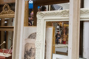 MARCHE AUX PUCES, MARCHE VERNAISON, SAINT-OUEN, SEINE-SAINT-DENIS, FRANCE 