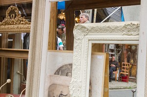 MARCHE AUX PUCES, MARCHE VERNAISON, SAINT-OUEN, SEINE-SAINT-DENIS, FRANCE 